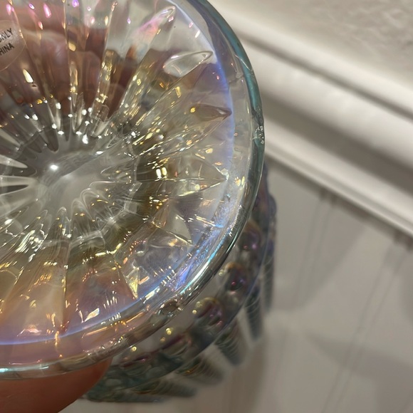 Iridescent glass pedestal vase 🤩 - Picture 7 of 9